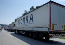 Silnice ucpávají kamiony, ale na železnici chystají rychlovlaky zeleznici