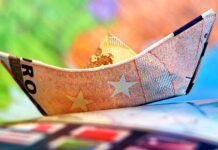 Analýza: Přijetí eura brání přehřátý realitní trh i trh práce eura