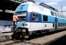 Tržby ve službách i přes meziroční růst meziměsíčně opět klesly sluzbach