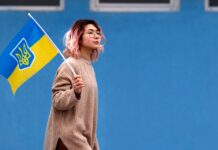 Neziskovky a vláda shánějí další peníze na integraci Ukrajinců ukrajincu