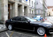 Stejně jako roste státní dluh, roste i vládní dluh dluh