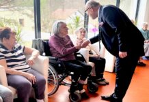 Vláda chce plně legalizovat doplatky za pobytové sociální služby socialni