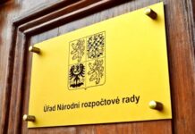 Vezměme peníze obcím a krajům a dejme je státu, navrhuje NRR obcim_a_krajum