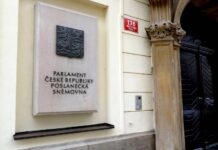 Schvalování rozpočtu pokračuje, omezení náročných profesí ne omezeni