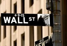 Hvězdy akciových trhů ztratily lesk. Analytici bádají proč trhu