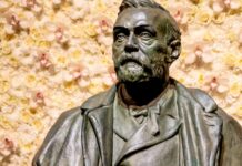 Demokracie není všelék, říká nositel Nobelovy ceny za ekonomii ceny