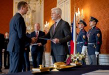 Do vlády Petra Fialy přichází Kulhánek a Vlček fialy