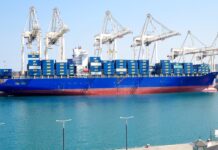 Globální obchod roste, ale ohrožují jej války a geopolitika obchod