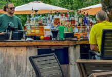 Harrisová se shodla s Trumpem: Zrušíme daň na spropitné spropitne