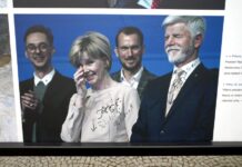 Vláda schválila 100 tisíc korun pro vybrané odpůrce komunismu tisic