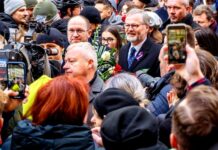 Komentář: Fiala a jeho světlé ekonomické zítřky nesmí zapadnout Fiala