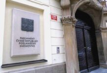 Rozpočtový výbor odsouhlasil větší peníze pro Sněmovnu i Senát Snemovnu