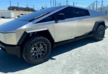 Autonomní Tesly nejsou bezpečné, tvrdí whistleblower Tesly