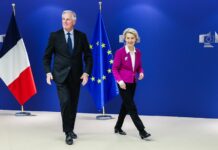 Francie řeší další politickou krizi. Dohnaly ji staré dluhy francie