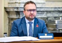 Jurečkova superdávka už bere za své. Vládní poslanci mění její parametry superdávka