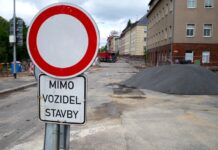 Průmysl překvapil růstem, stavební produkce propadla prumysl