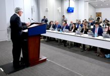 FED ponechal sazby beze změn a naznačil jejich snížení sazby