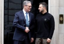 Británie opět volí mezi válkou a hanbou. Nutí ji k tomu Trumpova Amerika Britanie