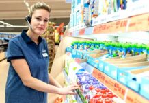 Lidl zlevnil rohlíky i filet z lososa. Novinka jsou ceny v haléřích ceny