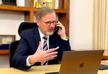 Komentář: Vláda prosazuje podobné zákony, jako měli komunisti vlada