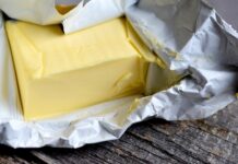 50 procent másla se do Česka dováží. I to loni zvedalo jeho cenu masla