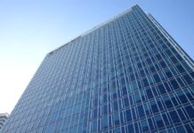 Banky: Letos a příští rok zpomalí tempo růstu průměrné mzdy rustu