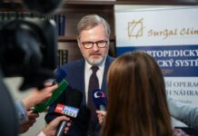 Český premiér dělá reklamního panáka nejen svému poradci premier