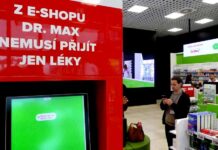 Pilulka vzdává kamenné lékárny. Prodává je Dr. Maxovi Max