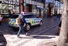 Vojáci a policisté si polepší už letos. Zdravotně postižení počkají prispevek