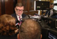 Stát nemá peníze. A tak Stanjura mluví o prohloubení deficitu Stanjura