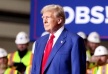 Trump uvízl v minulém století. Ale i bojuje za dělnickou třídu Trump