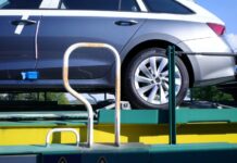 Prodeje osobních aut rostou, užitkových a nákladních ale klesají aut