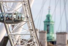 Britové se dočkali dalšího zdražení. Zdražily letenky i bydlení zdrazeni