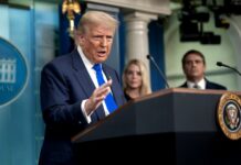 Trump posunul nové dohody o clech. Analytici tipují další vývoj clech