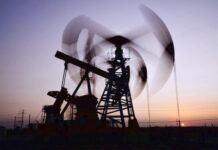 Trhy válka Izraele s Íránem zaskočila. Hraje se hlavně o ropu ropu