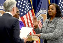 Trump odvolal první Afroameričanku ve vedení FEDu. Podváděla, tvrdí FEDu
