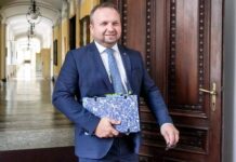 Jurečka navrhuje až 13% zvýšení platů ve veřejné administrativě verejne