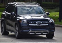 SUV jsou prokletím nejen našich měst. Jejich řidiči by měli platit SUV