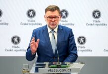 Tak se tu mějte hezky, rozloučil se Stanjura. Výdaje rozpočtu prý nepodsekl