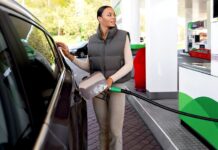 Cena ropy nejspíš dál klesne. A spolu s ní i ceny pohonných hmot Cena_ropy