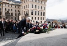 Komentář: To ještě nebylo, aby se děla na Hradě taková špína jako teď hrade