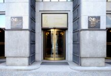 Bankovní rada ČNB: Jestřábí politika ano, ale určitě ne teď zvýšení sazeb CNB