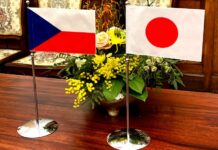 Schůzka s japonským velvyslancem ukázala, kde má Česko problém japonskym