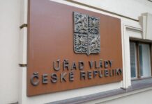 Deficit vládních institucí loni činil 183,7 mld. Kč. Stoupl o 20,4 mld. Kč deficit