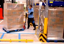 Lidí bez práce je nejvíc za posledních devět let. Propouští hlavně průmysl prace