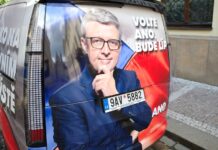 Voliči vládních stran jim věří dál. Voliči opozice jim dál nevěří volici