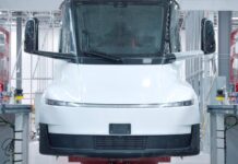 Muskova Tesla znovu jede. Zlepšila výsledky a vyrábí Cybercab Tesla