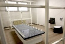 Karla P. kritizovala zaměstnavatele. Skončila v blázinci i na samotce P.