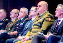 Komentář: Něco je špatně, když Britové cvičí na německých lodích obranu