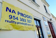 Premiér Babiš chce vyčistit Českou poštu a přivést ji k zisku Ceske_posty